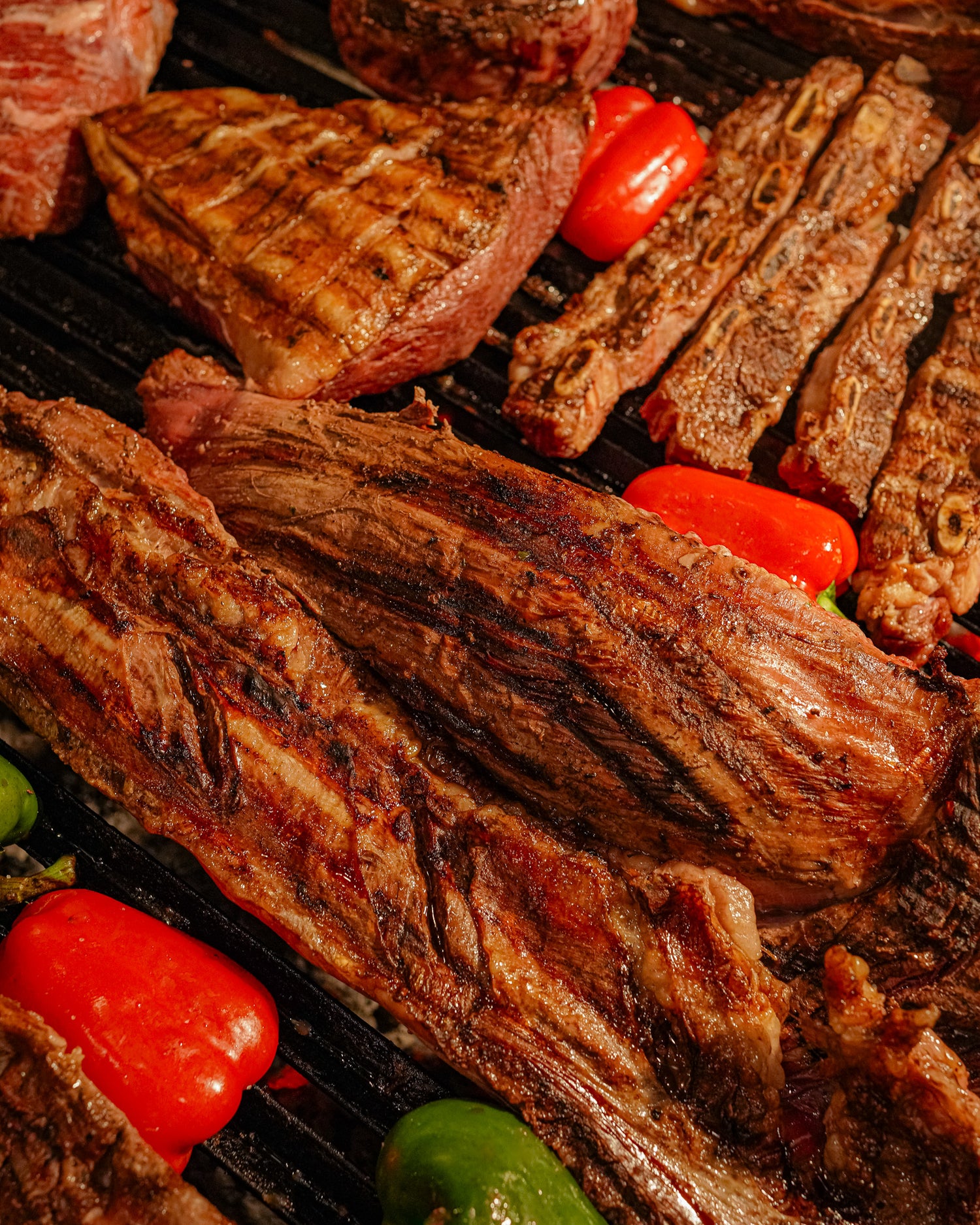 Bife de costilla jugoso preparado por nuestros parrilleros argentinos